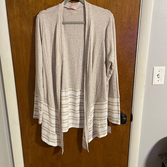 1XL Two-Tone Cardigan - Picture 7 of 15